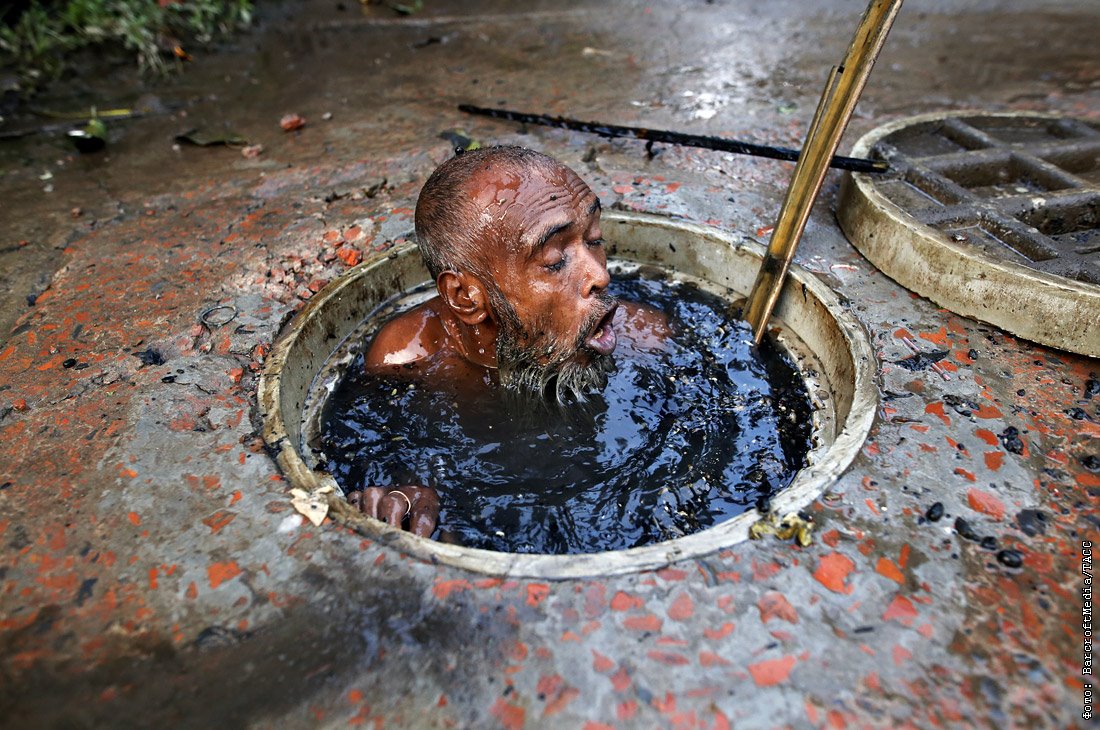 Чистильщик канализации в Индии