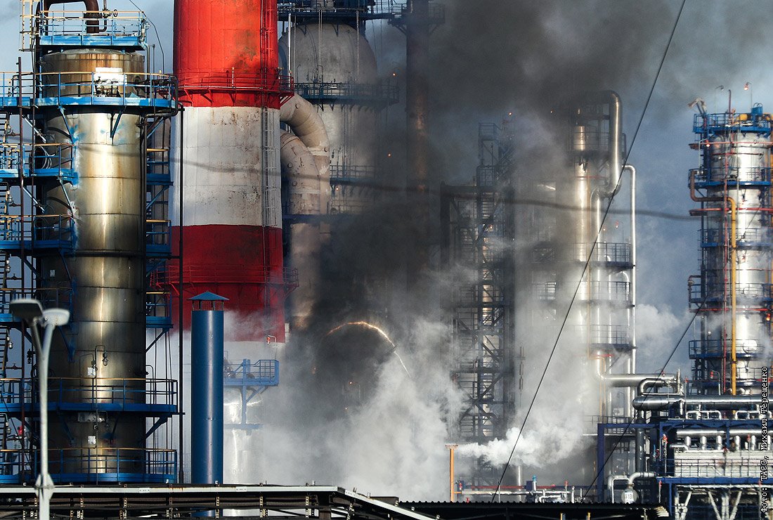 Russian Oil Refinery Bombed