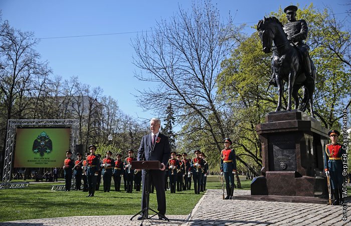 Памятник рокоссовскому