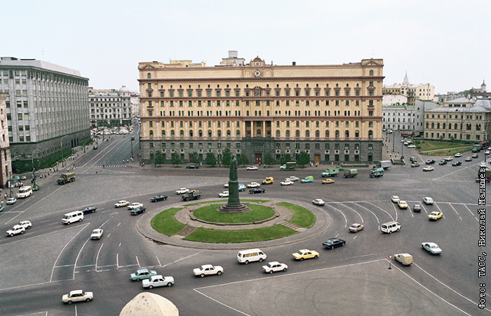 Памятник дзержинскому на лубянке фото