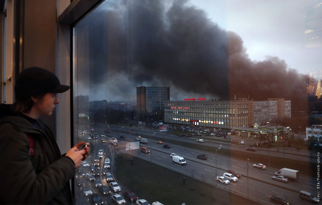 Что горит на юге москвы сегодня. Пожар на Варшавском шоссе. Пожар на Варшавском шоссе 13 декабря. Пожар в Москве сейчас на юге Москвы. Пожар в Москве 2022.