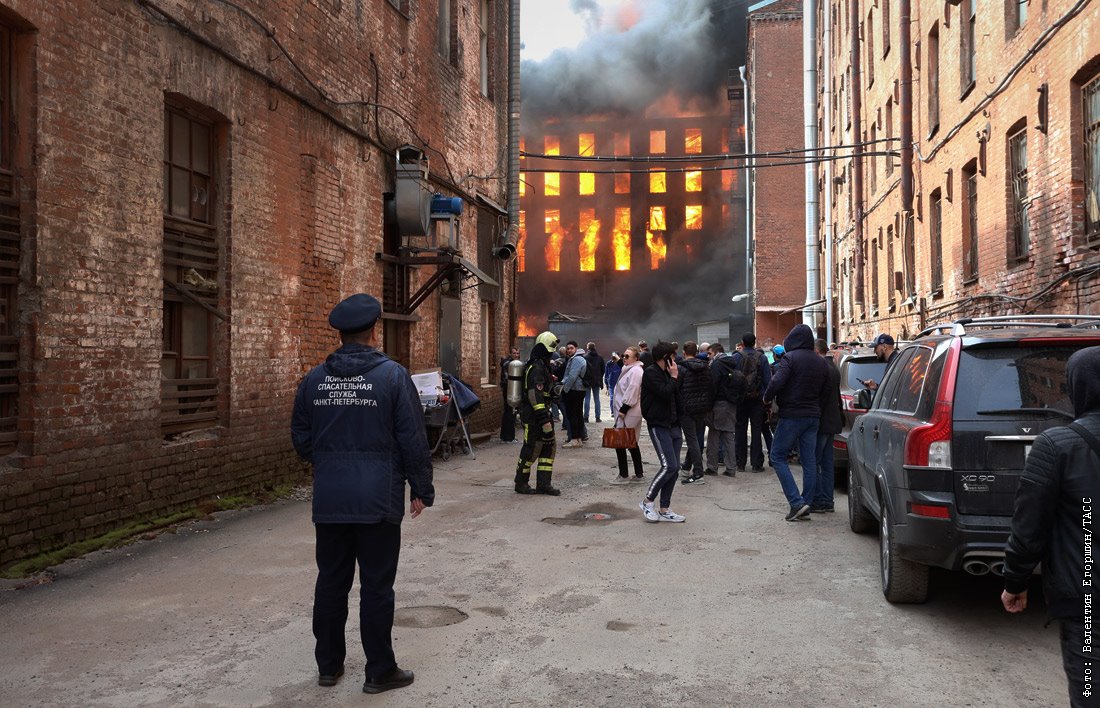 Склад вб в питере. Санкт-Петербурге сгорел валберис. Фото ВБ склада в СПБ пожар. В Санкт-Петербурге загорелся бизнес-центр «берег». В Питере горели закладки.