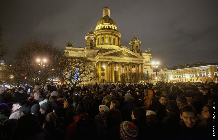 В Петербурге прошли акции за и против передачи Исаакия РПЦ