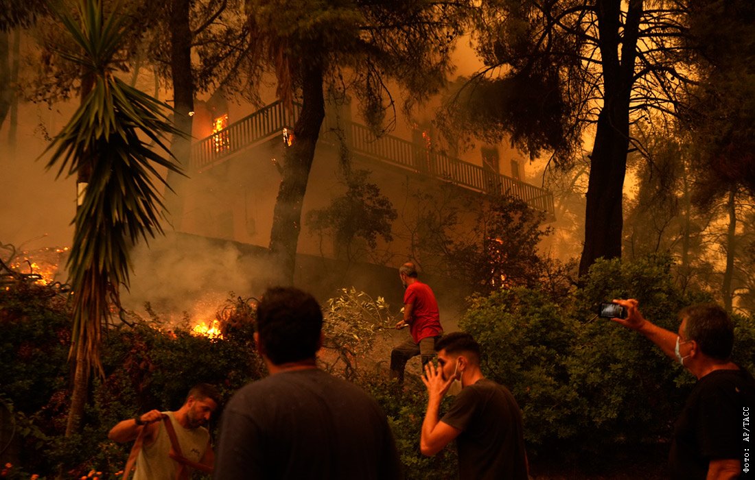 Огонь в греции. Пожары в Греции. Греция в огне. Greece Forest Fire. Лутраки Греция пожары сегодня.