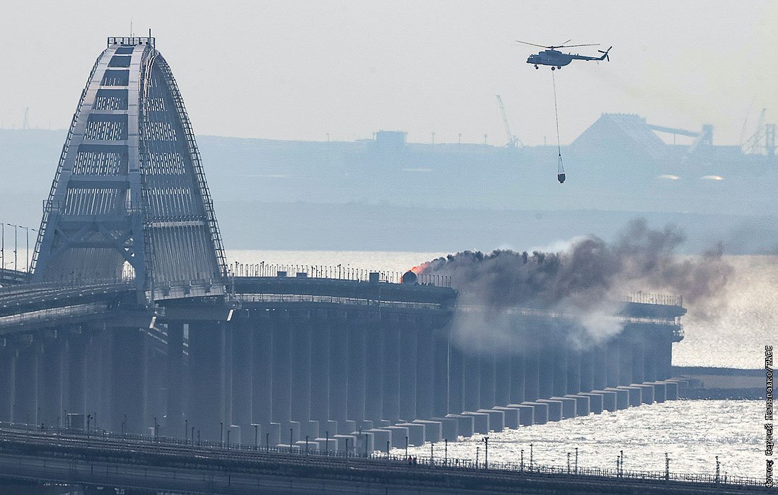 Взрыв на крымском мосту фото