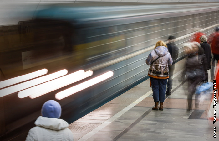 Из-за человека на пути задерживаются поезда на «серой» ветке метро Москвы