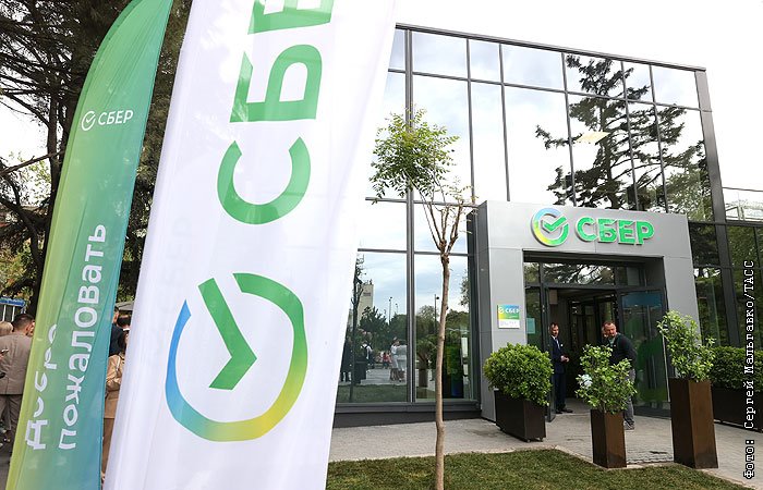СберБанк начал работу в Крыму. Установлены первые банкоматы
