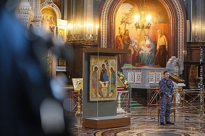 Патриарх Кирилл поздравил православных россиян с Днём Святой Троицы