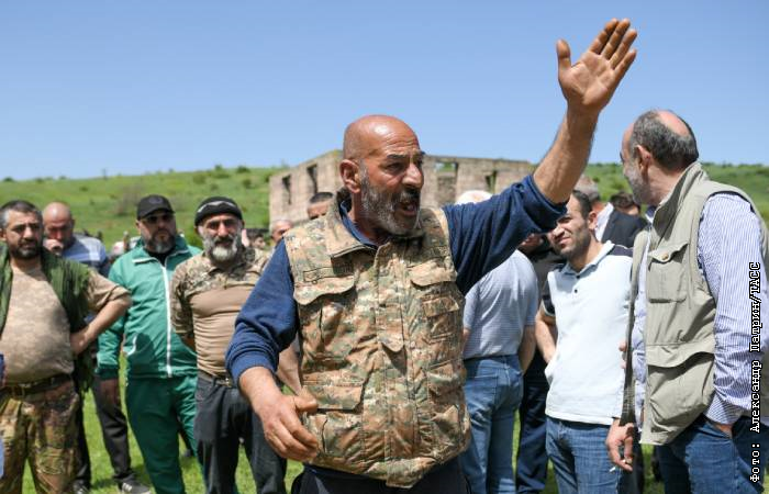 Contract Servicemen Join Protesters Against Armenian PM Pashinyan’s Policies on Armenian-Azerbaijani Border