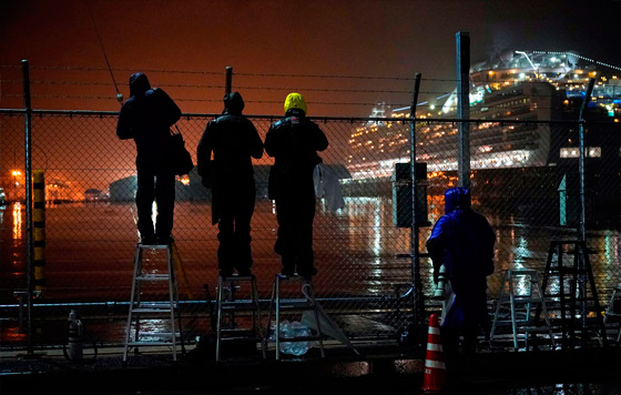 Застрявшие пассажиры лайнера Diamond Princess