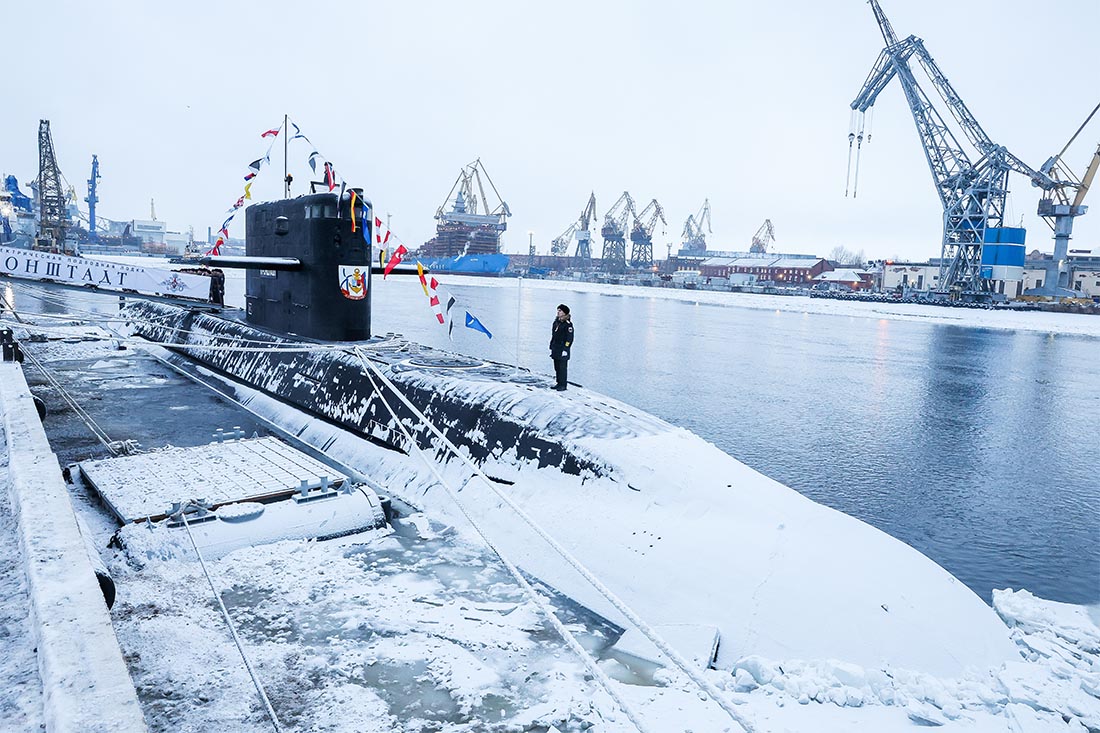 Подводная лодка "Кронштадт" передана в состав военно-морского флота РФ