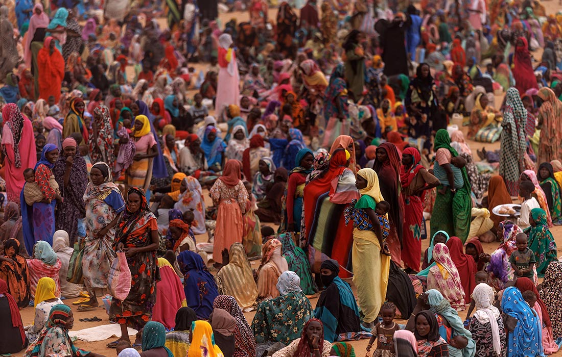 Беженцы во временном лагере в Чаде