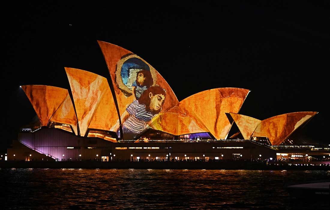 Световые проекции на здании Оперного театра в Сиднее в рамках фестиваля музыки и света Vivid