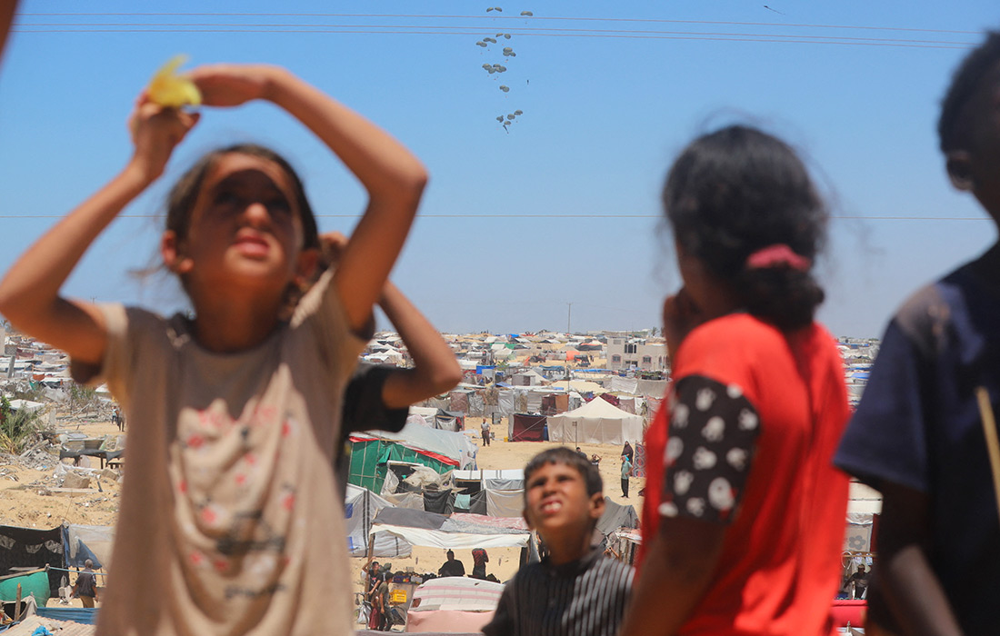 Доставка гуманитарной помощи самолетом в Хан-Юнис, Газа