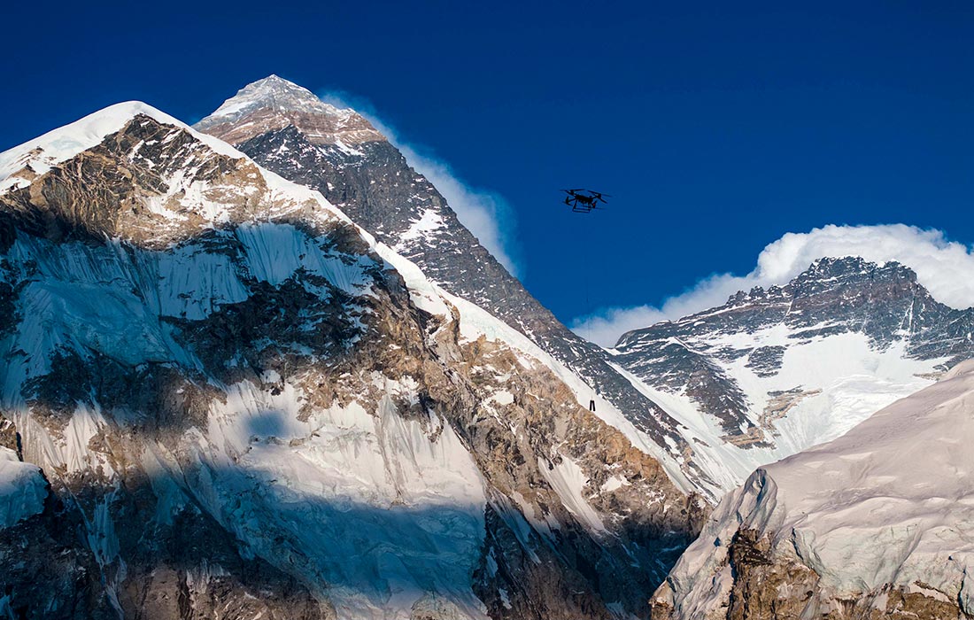 Китайский дрон DJI успешно прошел испытания по доставке грузов на гору Джомолунгма в Непале
