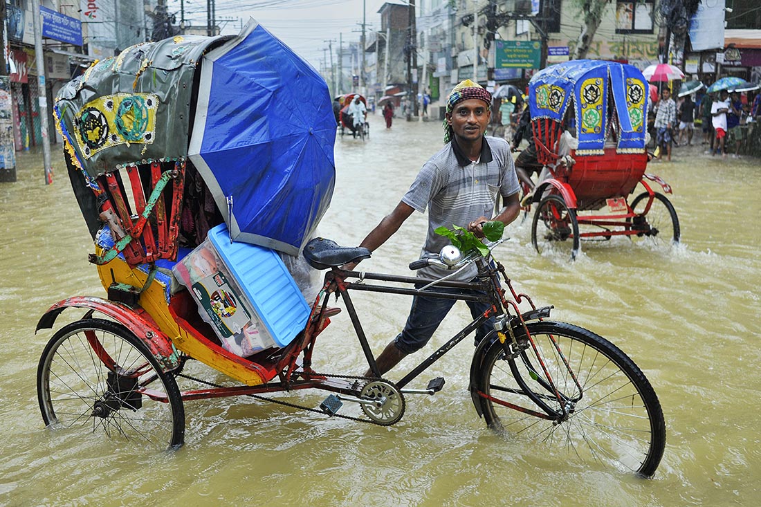 На северо-востоке Бангладеш в связи с продолжающимися ливнями эвакуированы местные жители