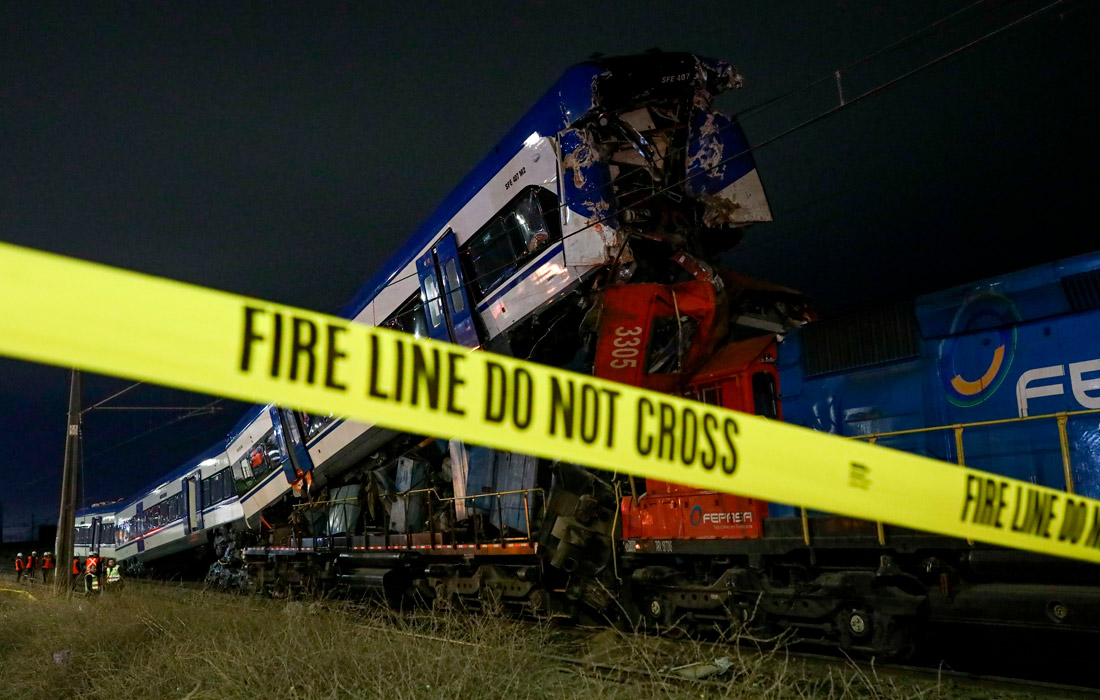 По меньшей мере два человека погибли при столкновении поездов в Чили