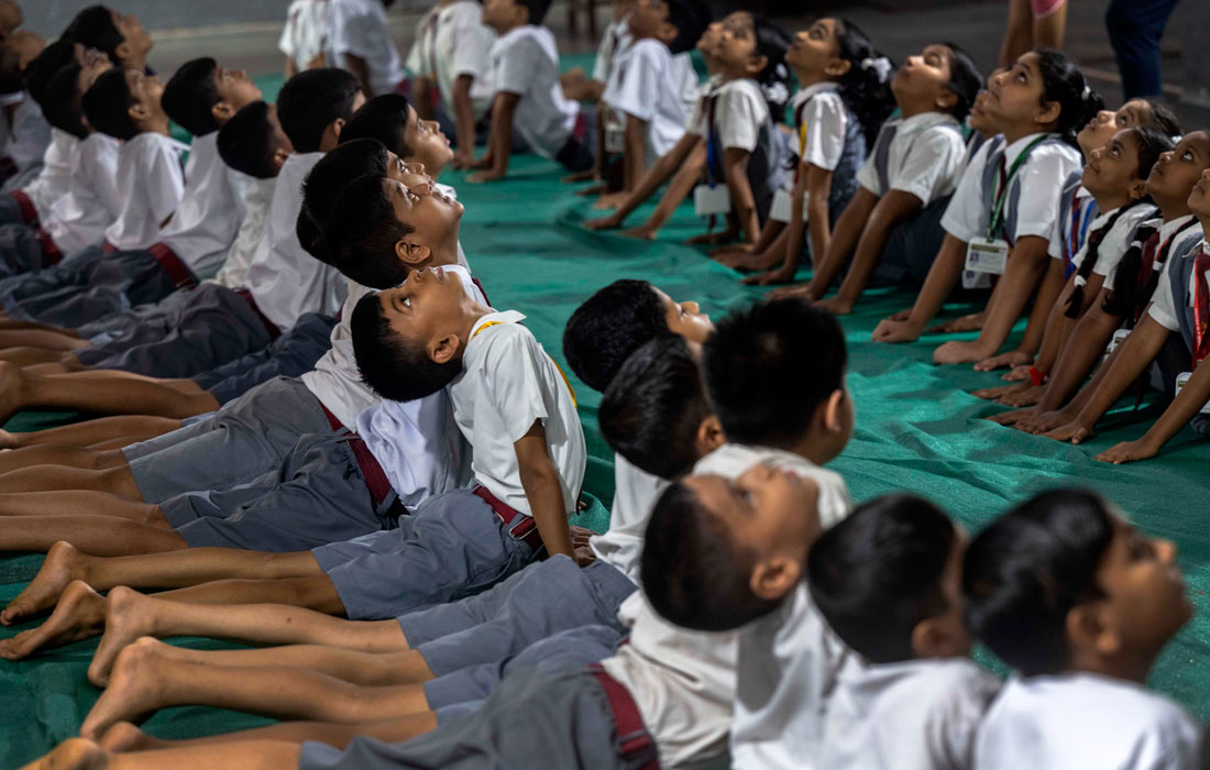 Международный день йоги отметили в Мумбаи