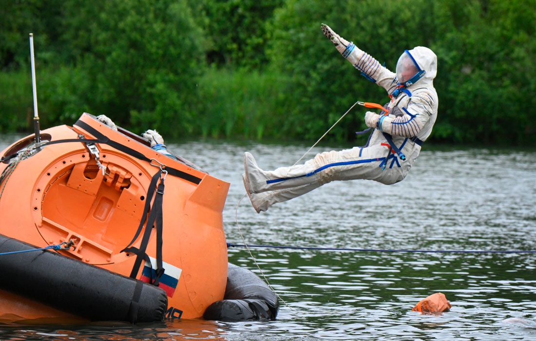 Тренировки космонавтов в Московской области на случай приводнения