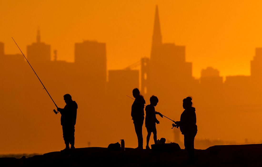 Закат над заливом Сан-Франциско в Калифорнии