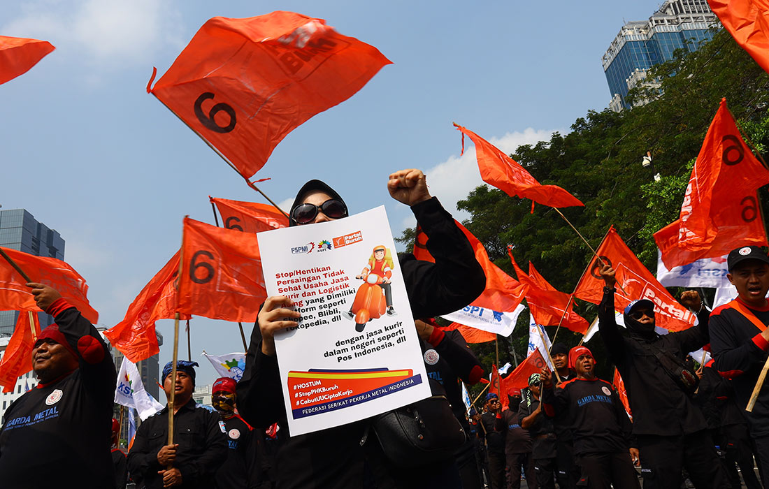 Акция протеста работников текстильной промышленности в Джакарте