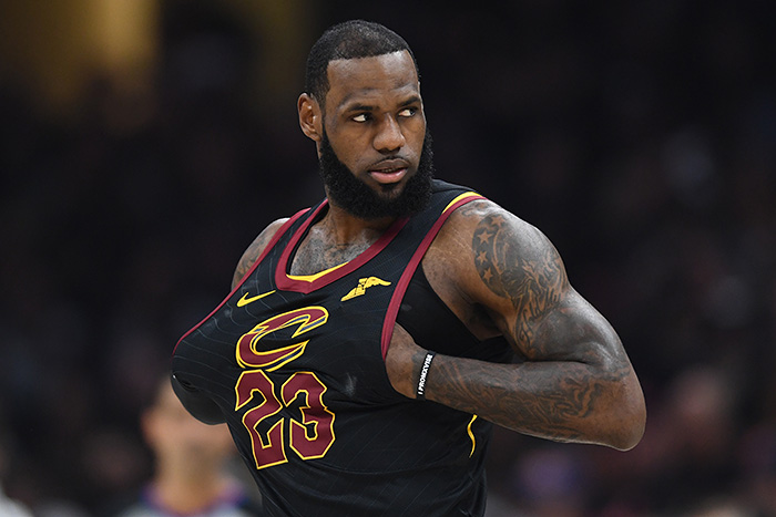 Zvezda Nba Lebron Dzhejms Podpisal Kontrakt S Los Andzheles Lejkers