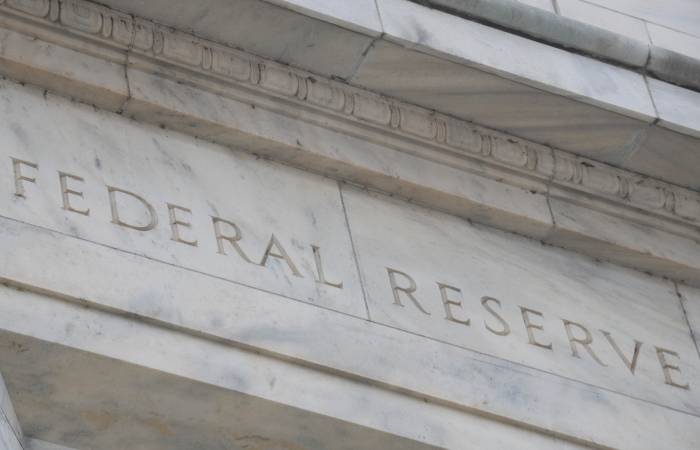 Фондовые индексы США снизились после публикации протокола заседания ФРС