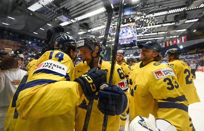 Швеция и Чехия вышли в полуфинал чемпионата мира по хоккею