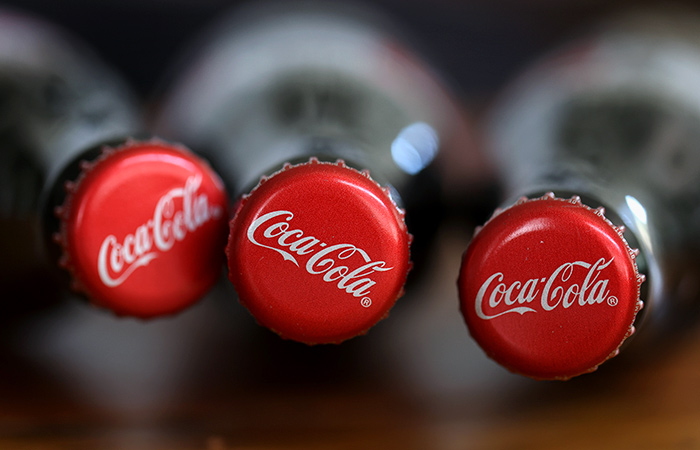 Ушедшая из РФ Coca-Cola решила вновь зарегистрировать товарные знаки в стране