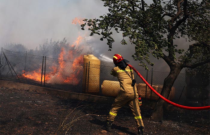 Природные пожары разбушевались в нескольких регионах Греции