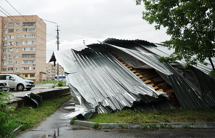 Семь человек пострадали из-за урагана в Подмосковье