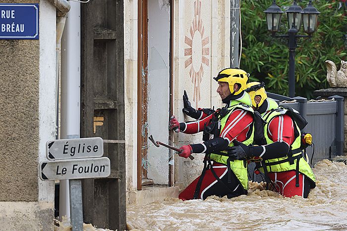 Пять человек погибли во Франции и Швейцарии из-за ливней и шторма