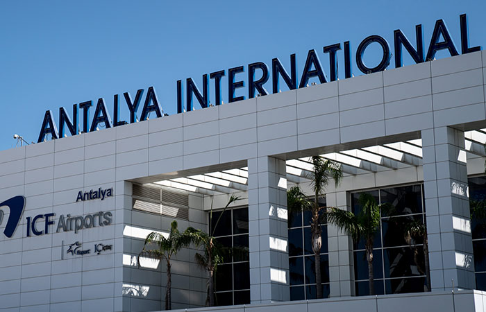 Аэропорт Антальи задерживает рейсы из-за забастовки диспетчеров