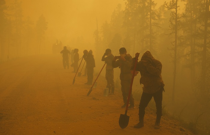 Дым от лесных пожаров окутал более 40 населенных пунктов Якутии