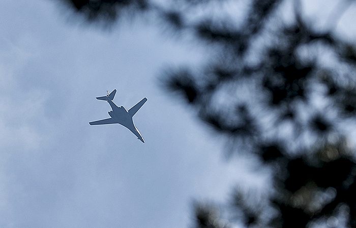  B-1B Lancer         